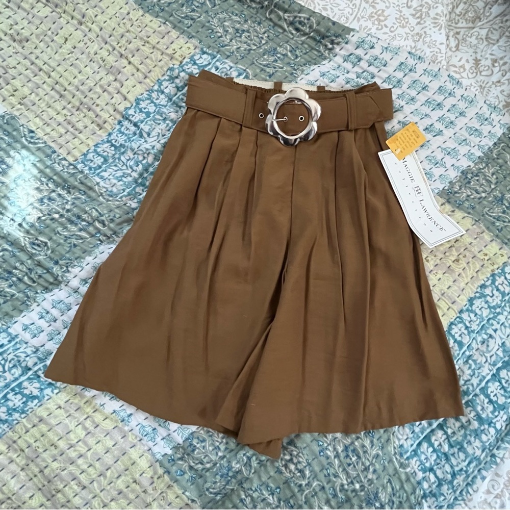 NWT Medium vintage  Maggie Lawrence collection brown shorts with elastic waist